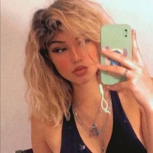 Meet your Posher, Elizabella